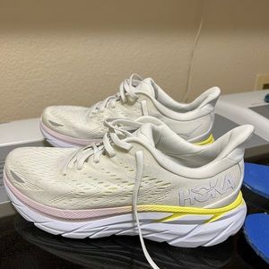 HOKA Clifton 8 Like New